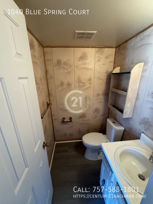 1040 Blue Spring Ct in Virginia Beach, VA - Building Photo - Building Photo