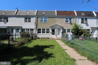 5623 Mitchell Rd in Levittown, PA - Building Photo - Building Photo