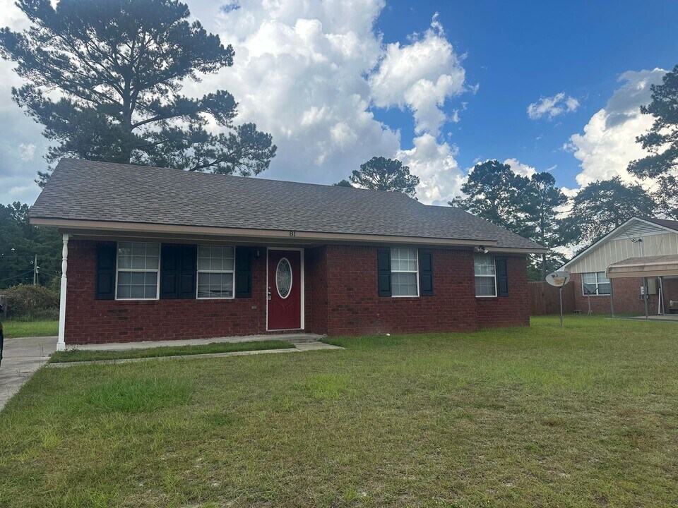 81 Kenny Dr in Hinesville, GA - Building Photo