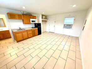 2614 Monterey Street in San Antonio, TX - Foto de edificio - Interior Photo