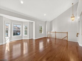 124 Barclay Dr in Nutley, NJ - Building Photo