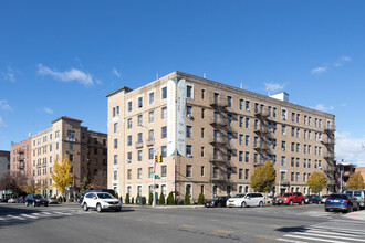 148-09 Northern Blvd in Flushing, NY - Building Photo - Building Photo