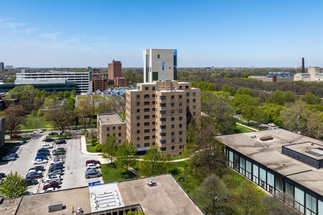 University of Chicago Faculty Apartments in Chicago, IL - Building Photo