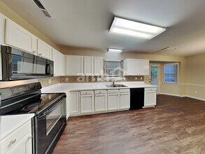 6017 Spanish Moss Ln in Charlotte, NC - Building Photo - Building Photo