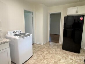 4629 Cinderella Rd in Charlotte, NC - Foto de edificio - Building Photo