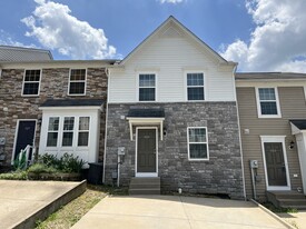 325 Falcon Run in Morgantown, WV - Building Photo