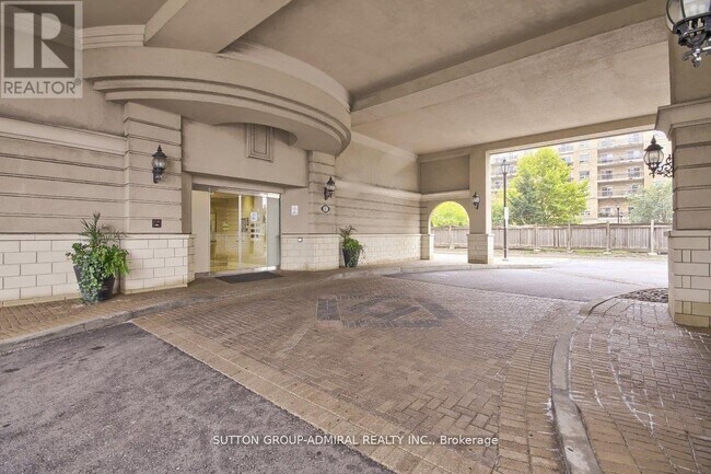 1 Maison Parc Ct in Toronto, ON - Building Photo - Building Photo