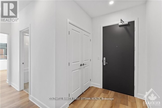 520-520 Pimiwidon St in Ottawa, ON - Building Photo - Building Photo