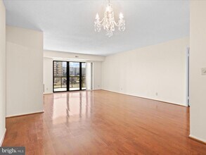 8370 Greensboro Dr in McLean, VA - Building Photo - Building Photo