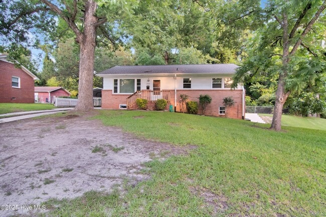300 Long Acres Dr in Jacksonville, NC - Building Photo - Building Photo