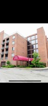 1450 Plymouth Ln, Unit #214 in Elgin, IL - Building Photo