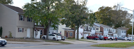 Washington Square Townhomes in Virginia Beach, VA - Building Photo - Building Photo