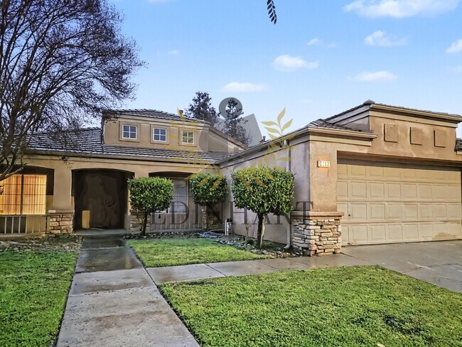 2282 E Decatur Ave in Fresno, CA - Foto de edificio - Building Photo