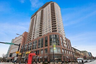 807 Davis St in Evanston, IL - Building Photo