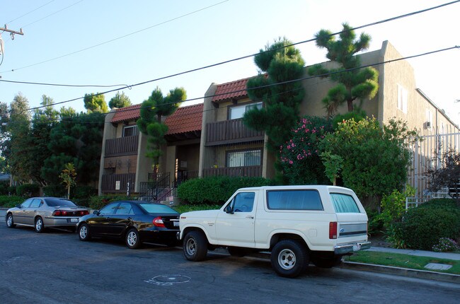 930 Enterprise Ave in Inglewood, CA - Foto de edificio - Building Photo