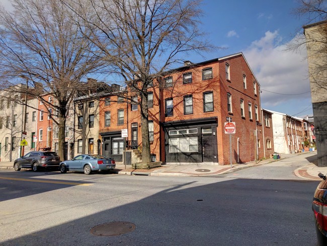 1910 Eastern Ave in Baltimore, MD - Building Photo - Building Photo