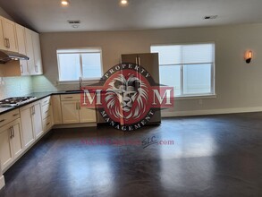842 W Chartres Ave in Sandy, UT - Building Photo - Building Photo
