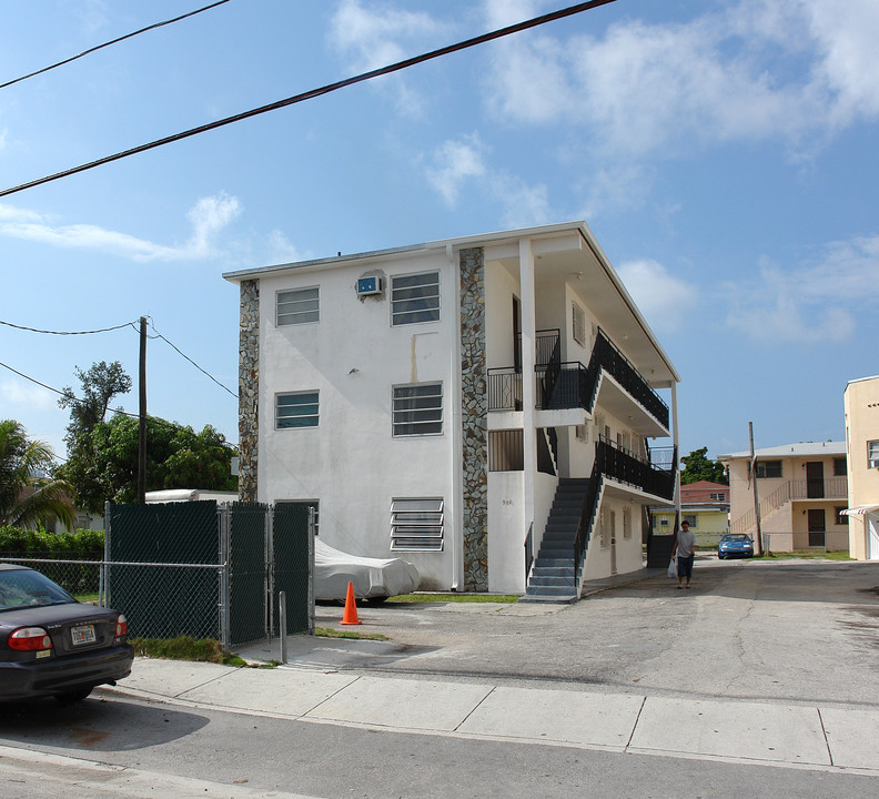 980 SW 5th St in Miami, FL - Building Photo