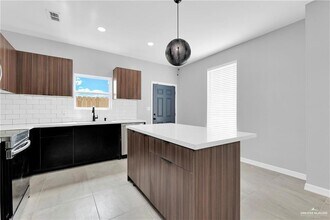 5604 Ozark Ave, Unit 1 in McAllen, TX - Building Photo - Building Photo