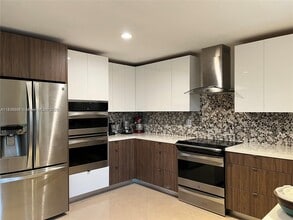 2001 NE 214th St in Miami, FL - Building Photo - Building Photo