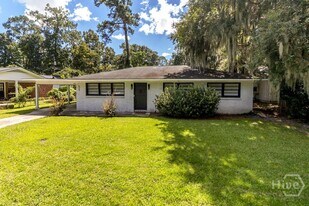 625 Stuart St in Savannah, GA - Building Photo