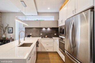 1543 W Augusta Blvd in Chicago, IL - Building Photo - Building Photo