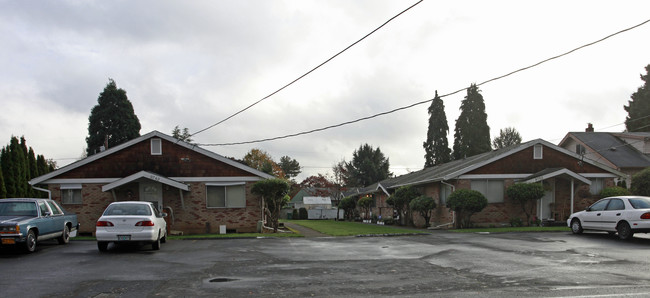 9742 SE 43rd Ave in Milwaukie, OR - Building Photo - Building Photo