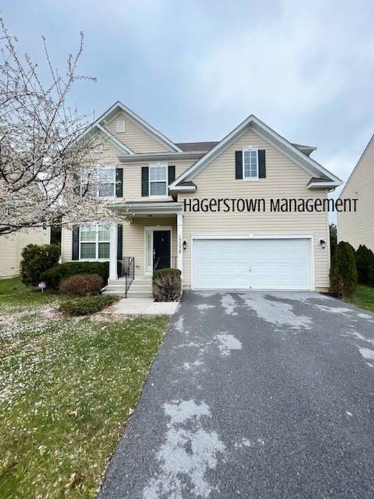 13038 Nittany Lion Cir in Hagerstown, MD - Building Photo