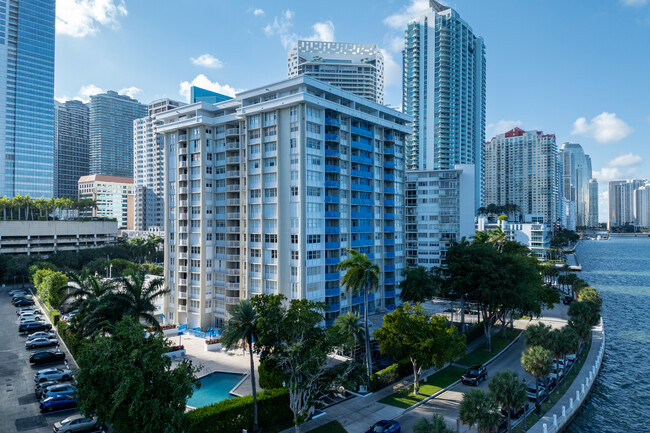 Bayshore Place Condominium in Miami, FL - Building Photo - Building Photo