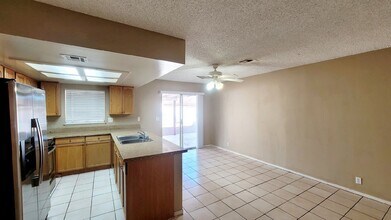 6208 Old Trail Rd in Las Vegas, NV - Building Photo - Building Photo