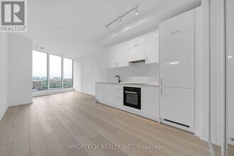 1 Kyle Lowry Rd in Toronto, ON - Building Photo - Building Photo