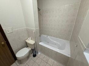 2136 S Homan Ave in Chicago, IL - Building Photo - Building Photo