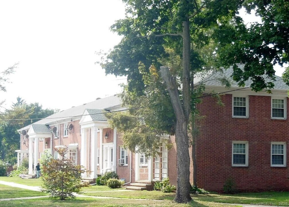 1160 Whitney Ave in Hamden, CT - Building Photo