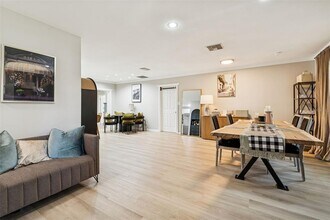 2302 S Arrawana Ave in Tampa, FL - Building Photo - Building Photo