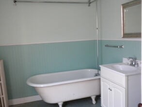 37 Webster St, Unit 1 in Auburn, ME - Building Photo - Building Photo
