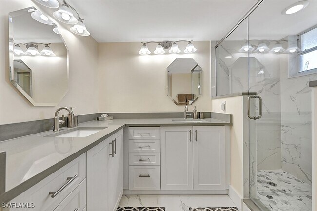 property at 5550 Heron Point Dr