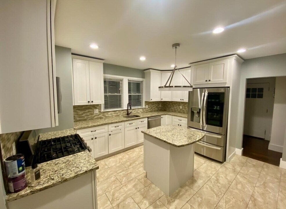 31 Houston Ave in Saugus, MA - Building Photo