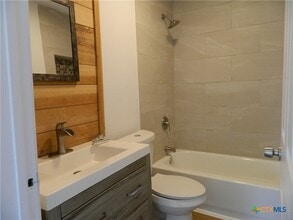 426 Aguila St in Seguin, TX - Building Photo - Building Photo