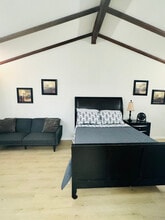 8339 Thorncliff Dr in San Antonio, TX - Foto de edificio - Building Photo