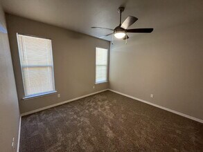 7010 12th St in Lubbock, TX - Building Photo - Building Photo