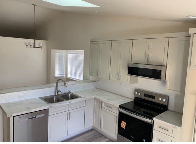 16040 171st Ave SE in Monroe, WA - Foto de edificio - Building Photo