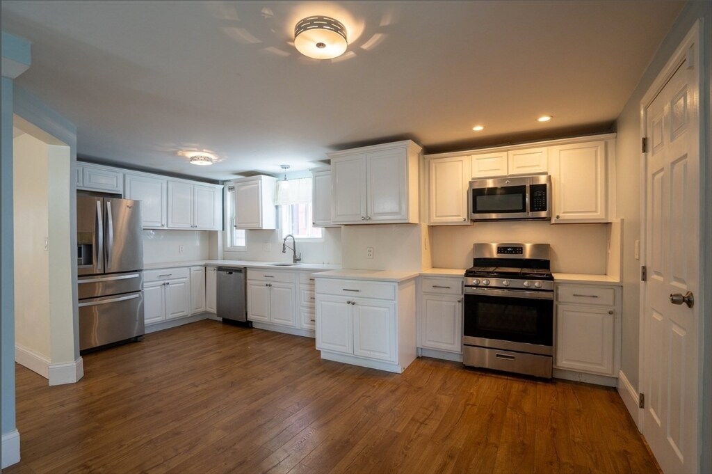 420 Saratoga St in Boston, MA - Building Photo