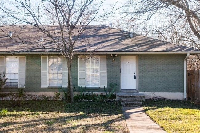 9007 Little Walnut Pkwy in Austin, TX - Building Photo - Building Photo