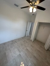 2 Gilbert Ave S in Lehigh Acres, FL - Foto de edificio - Building Photo