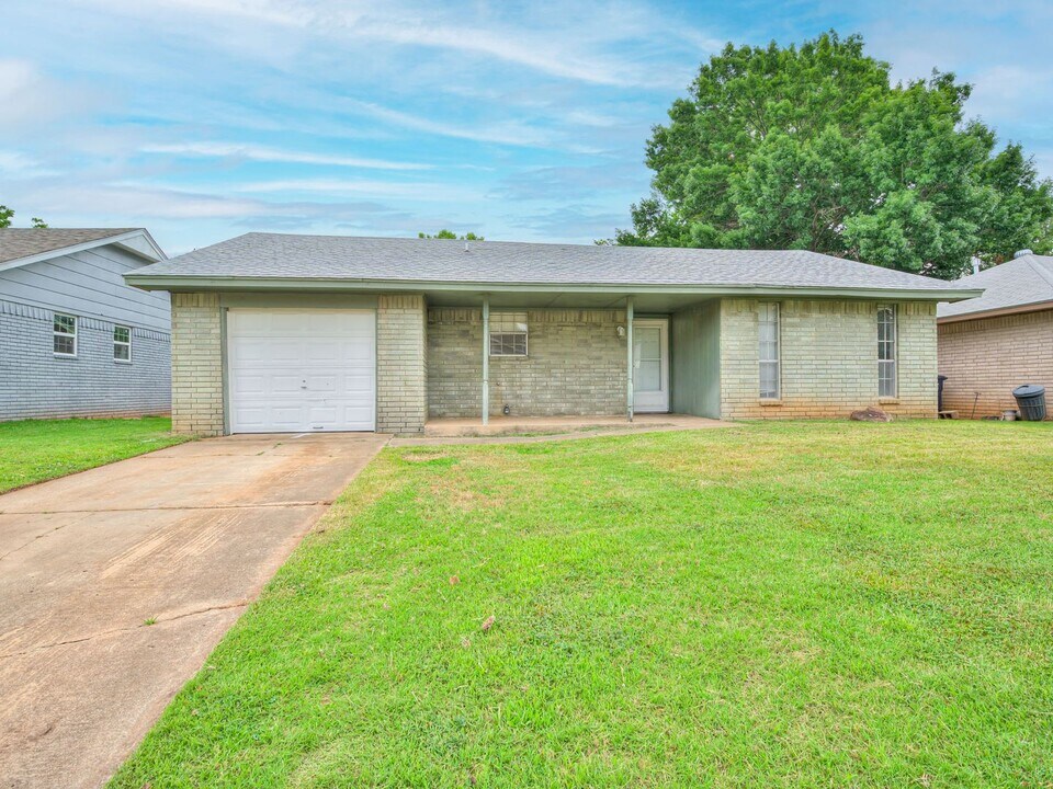 2310 E 11th St in Shawnee, OK - Building Photo