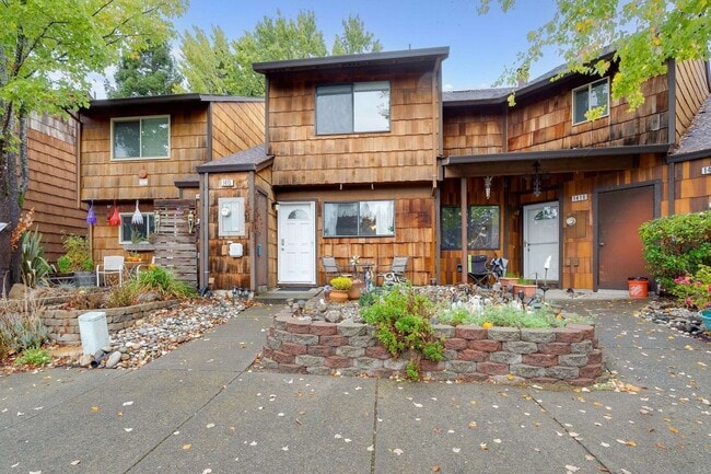 property at 1415 Parkway Dr