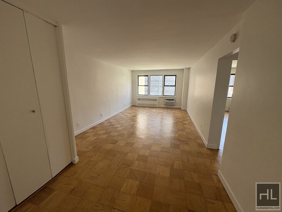 EAST 36 STREET in New York, NY - Building Photo