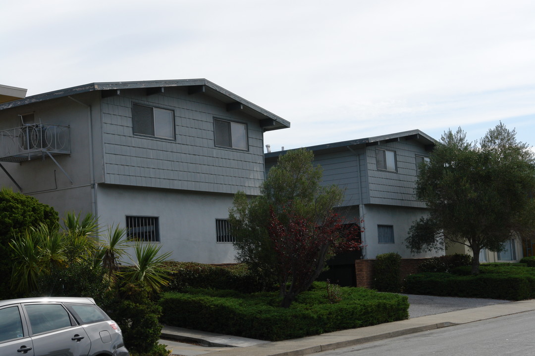 1722 Sequoia Ave in Burlingame, CA - Building Photo