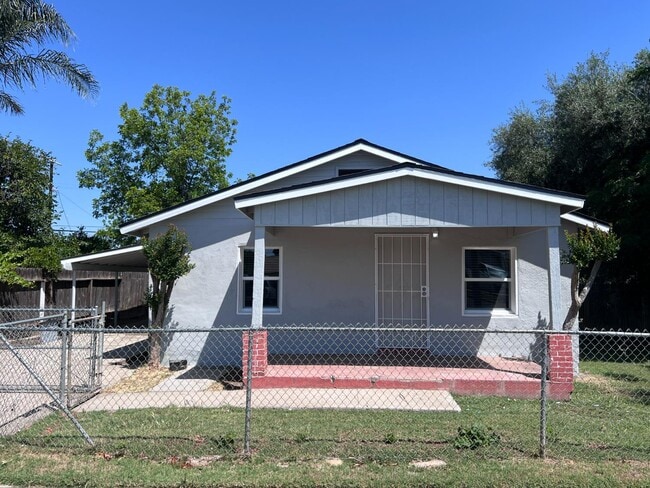 230 W Pinedale Ave
