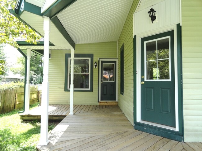 77 E Main St in Reinholds, PA - Building Photo - Building Photo